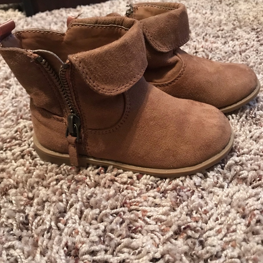 Girls Size 6 Old Navy Shoes.